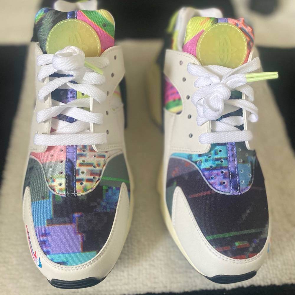 W NIKE AIR HUARACHE SE